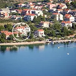 Delfin * Grebaštica